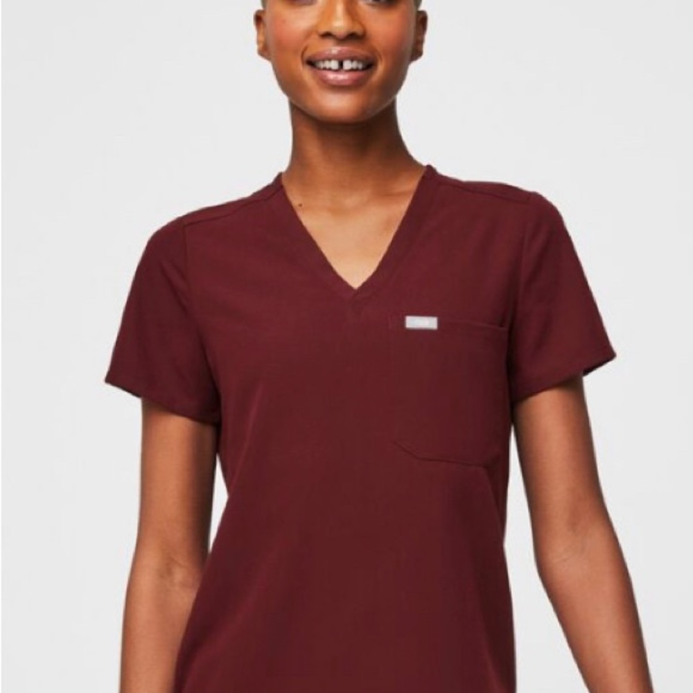 Maroon/Red one pocket fig top.